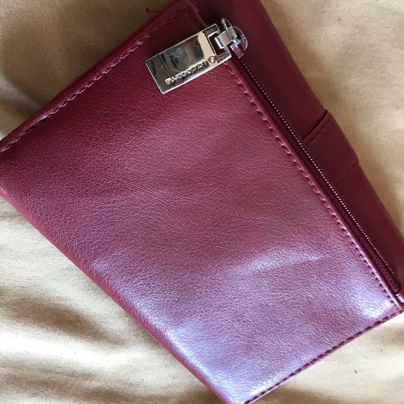 Liz Claiborne wallet - Picture 3 of 8